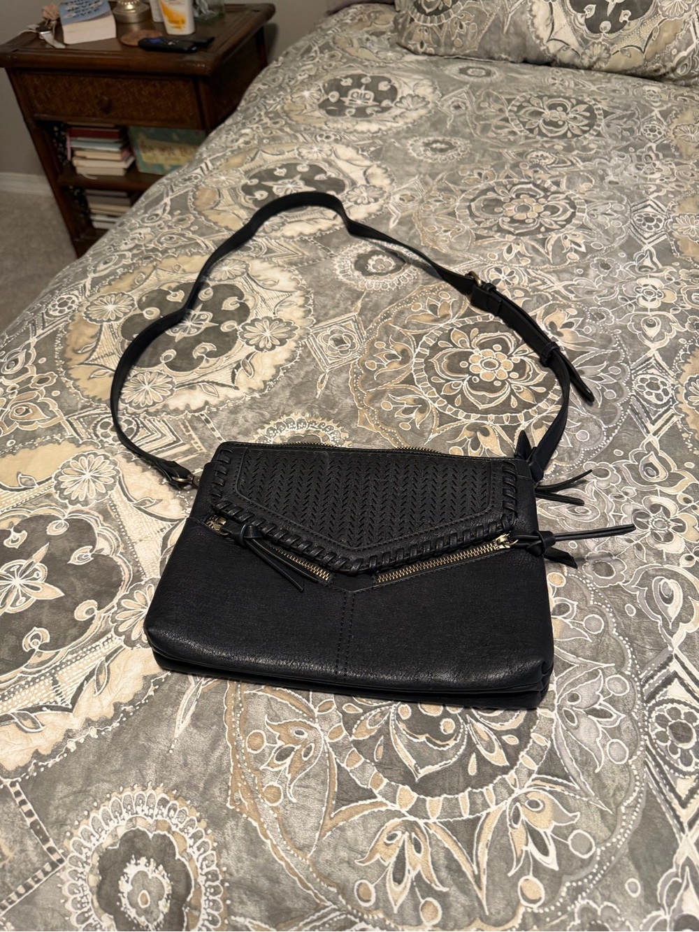 Francesca's Collections Black Woven-Flap Crossbody Bag
